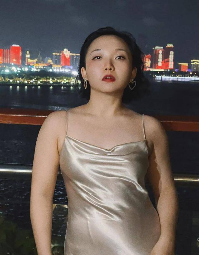 丑演员，辣目洋子