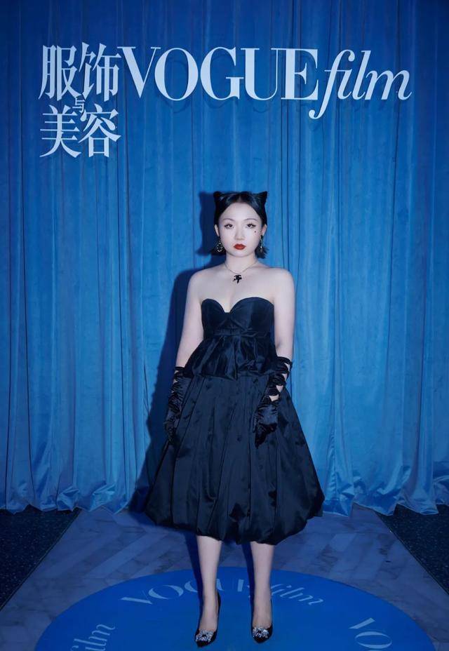 丑演员，辣目洋子
