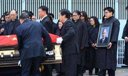 “一代商佛”霍英东，捐150亿，出门不带保镖，抗癌23年死后国葬