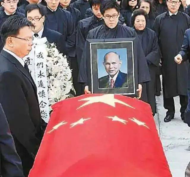 “一代商佛”霍英东，捐150亿，出门不带保镖，抗癌23年死后国葬