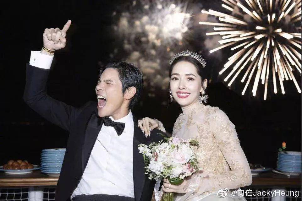 奚梦瑶全家福四太站C位，郭碧婷老公失踪被向太宠上天…同年嫁豪门如今路不同