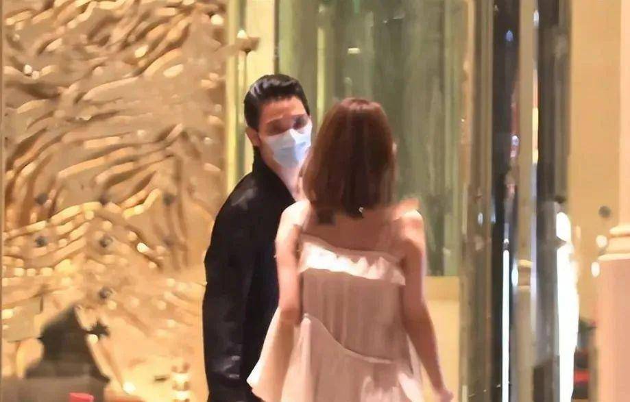 奚梦瑶全家福四太站C位，郭碧婷老公失踪被向太宠上天…同年嫁豪门如今路不同