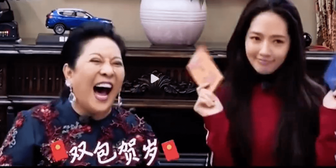 奚梦瑶全家福四太站C位，郭碧婷老公失踪被向太宠上天…同年嫁豪门如今路不同