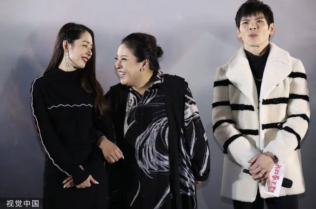 奚梦瑶全家福四太站C位，郭碧婷老公失踪被向太宠上天…同年嫁豪门如今路不同