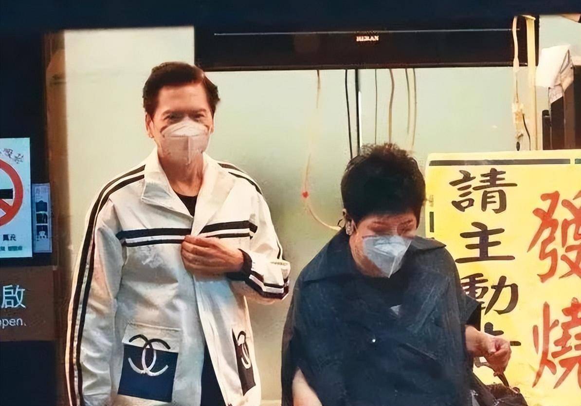 奚梦瑶全家福四太站C位，郭碧婷老公失踪被向太宠上天…同年嫁豪门如今路不同