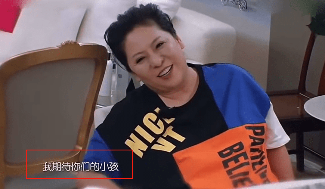 奚梦瑶全家福四太站C位，郭碧婷老公失踪被向太宠上天…同年嫁豪门如今路不同