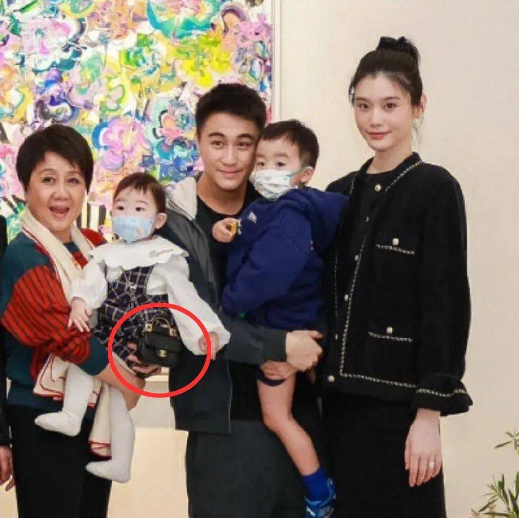奚梦瑶全家福四太站C位，郭碧婷老公失踪被向太宠上天…同年嫁豪门如今路不同