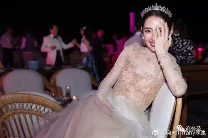 奚梦瑶全家福四太站C位，郭碧婷老公失踪被向太宠上天…同年嫁豪门如今路不同