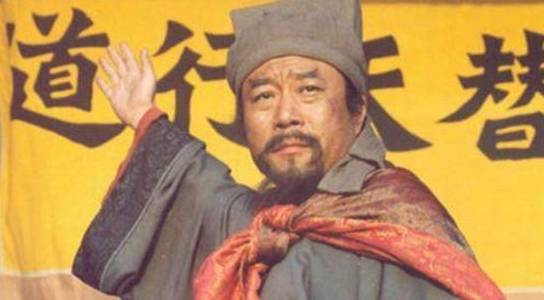 李逵发现宋江竟然好色，大骂：“原来你是个畜生！”