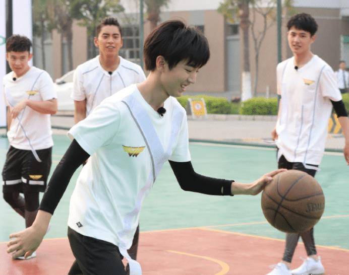 网传王俊凯有新综来袭，《高能少年团》成员也加盟，阵容太给力了