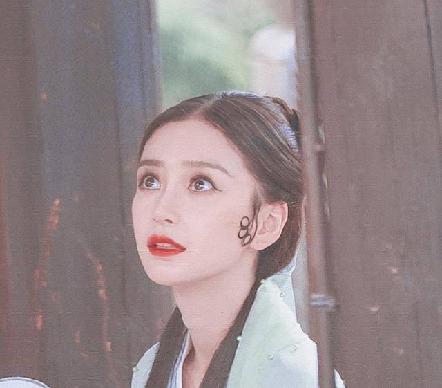 《萌探》迎来“白娘子”赵雅芝，和杨紫唱主题曲，有谁注意到杨颖