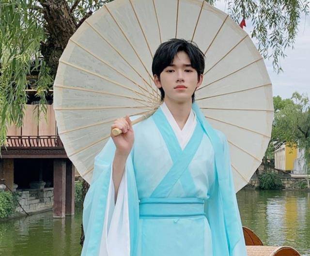 《萌探》迎来“白娘子”赵雅芝，和杨紫唱主题曲，有谁注意到杨颖