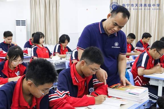 新高考背景下，到底要不要复读？人气榜高三复读学校专业解读
