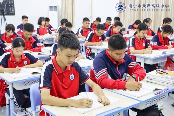 新高考背景下，到底要不要复读？人气榜高三复读学校专业解读