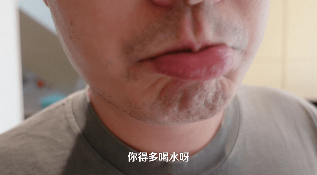 张子萱晒全家福为3岁小女儿庆生，陈赫对妻子撒娇，对其称呼好甜