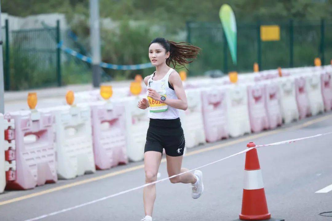 跑步女神李美珍：李芷萱的小师妹，颜值与实力俱全！