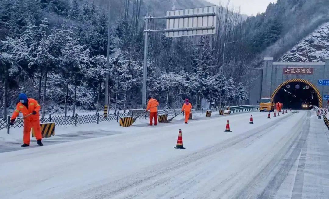 兰州各公路段除雪保障环兰公路安全畅通