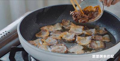 这道菜小小一片肉，能下三勺米饭！看一眼就馋哭你！
