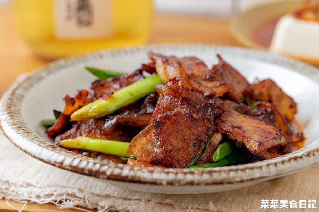 这道菜小小一片肉，能下三勺米饭！看一眼就馋哭你！