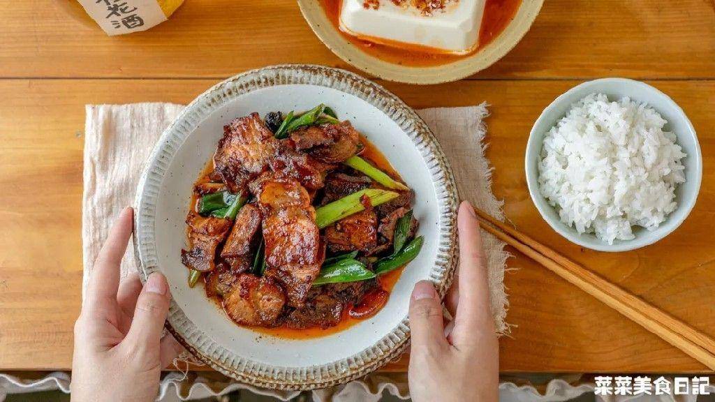 这道菜小小一片肉，能下三勺米饭！看一眼就馋哭你！