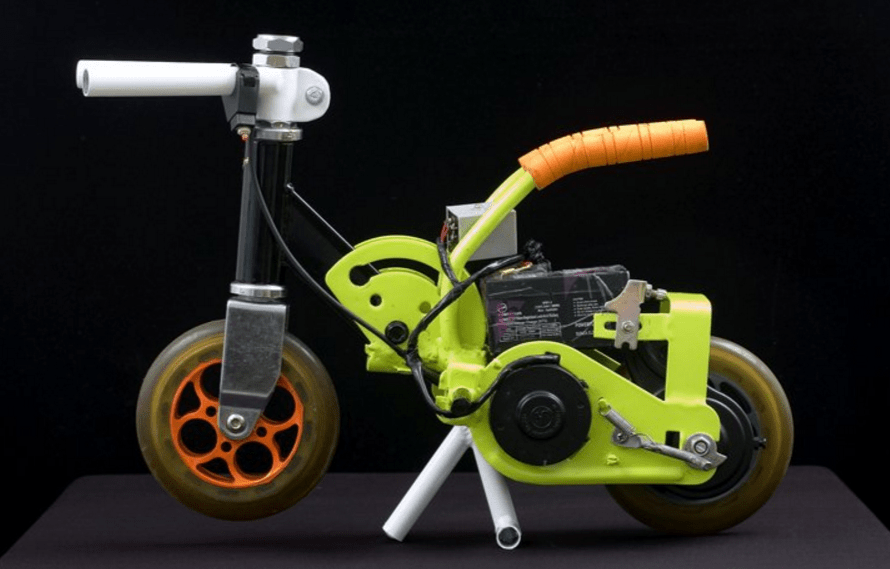 原创
                工程师打造超迷你摩托车，上路后比自行车还要实用