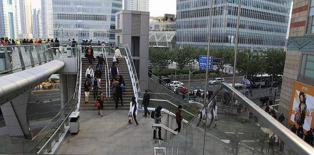 共和国的4个儿子：一个留洋气息很重，一个居民的优越感很强！