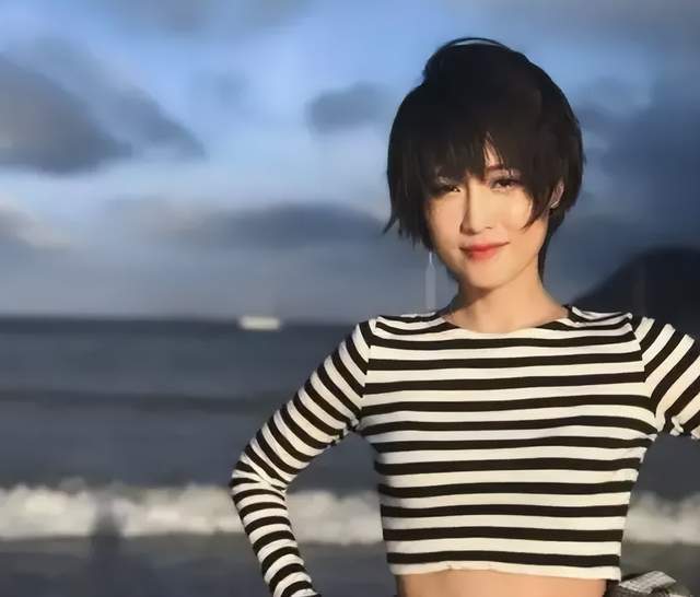 别看与董洁相聚，潘粤明被曝与尹姝贻结婚，这个女人陪他走过低谷