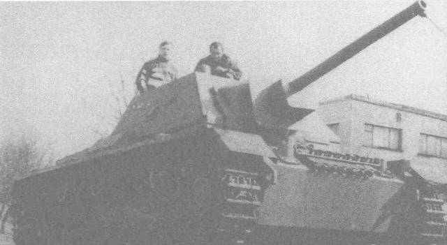 苏联步兵的战地炮火支援，用各型坦克底盘改装的SU76自行火炮
