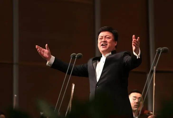 歌唱家吕继宏：63岁未婚无儿无女，却和不婚不育的张也在一起21年