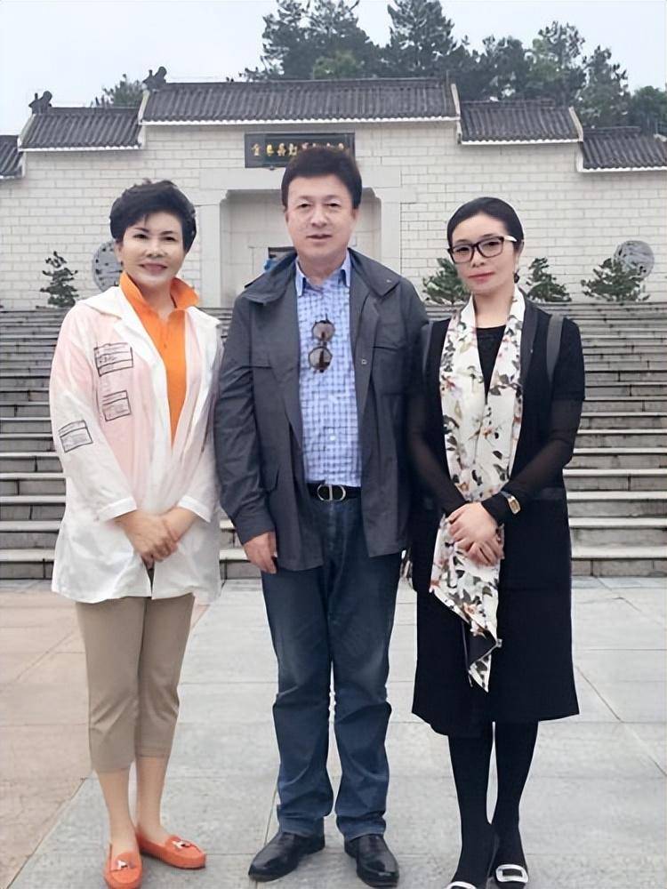 歌唱家吕继宏：63岁未婚无儿无女，却和不婚不育的张也在一起21年