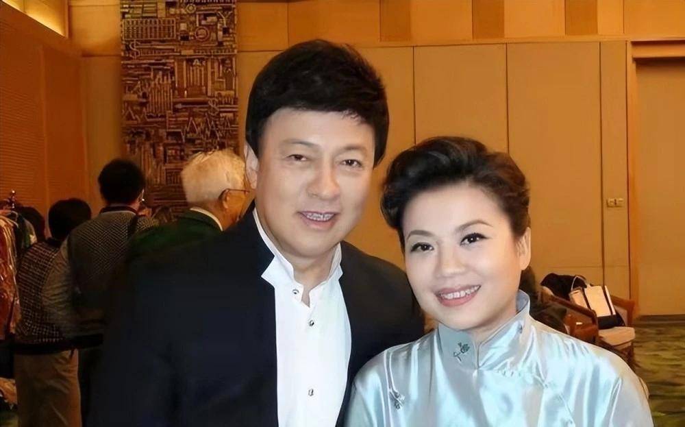 歌唱家吕继宏：63岁未婚无儿无女，却和不婚不育的张也在一起21年