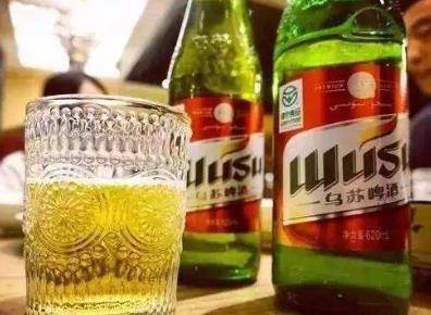 乌苏啤酒为何被称“夺命乌苏”？喝醉后才知道，原来瓶上早有答案
