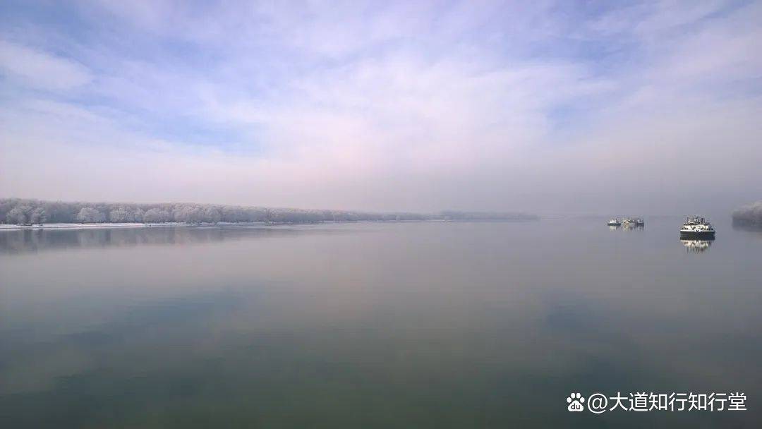 诗是漫长的人生风雨之路，愿你的路都是平坦的路