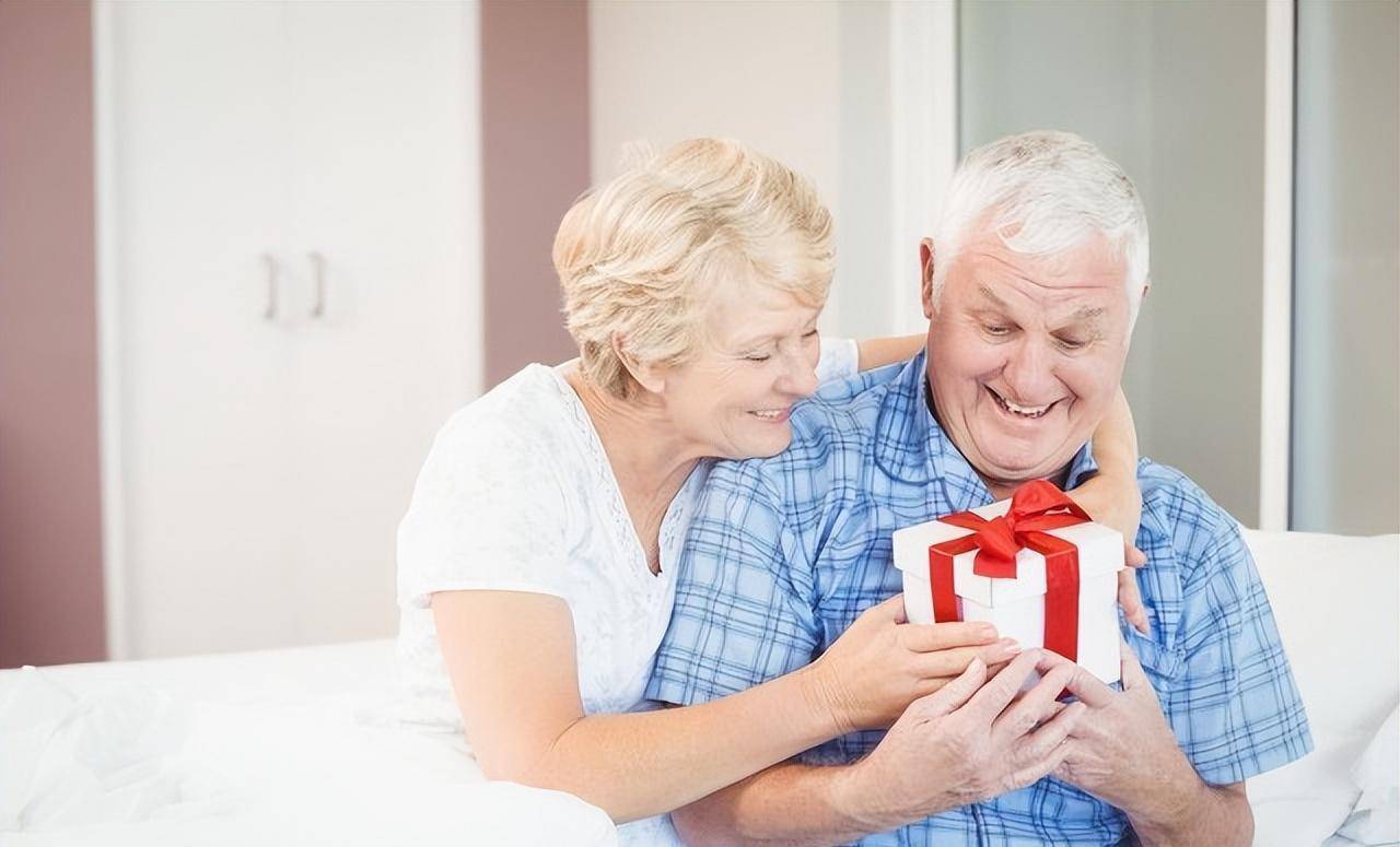 送70岁左右老人生日礼物什么比较好？