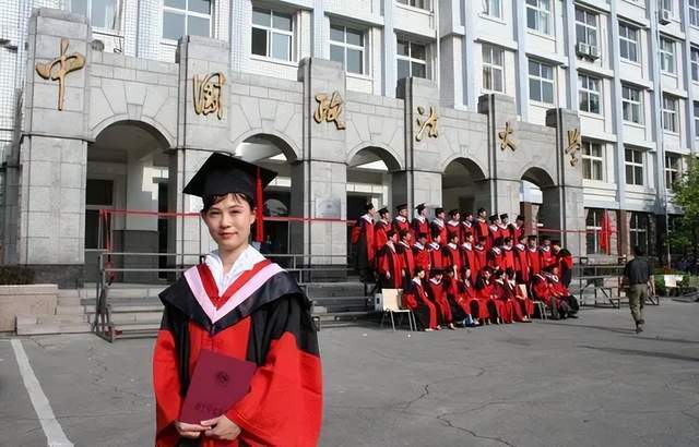 爆火的《毒舌律师》，牵出香港一桩女模白骨案