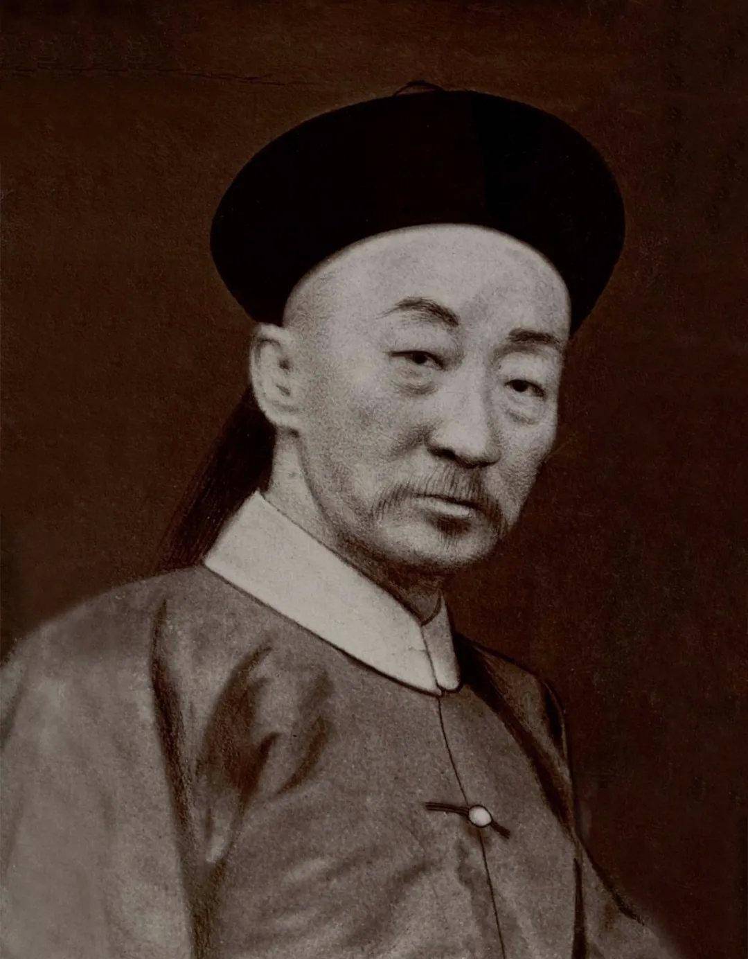 慈禧宠臣荣禄的官职有多高，相当于现在的什么官职？级别确实很牛