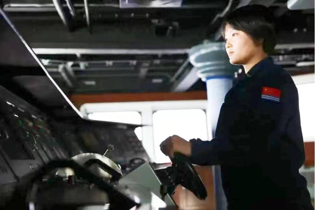 操舵中国首艘航母！当年那位北大女孩，她的故事有续集——