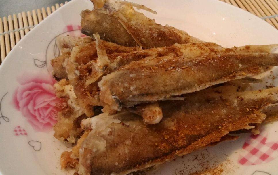 教你做炸鱼，记住正确做法，不腥不碎鱼肉鲜嫩