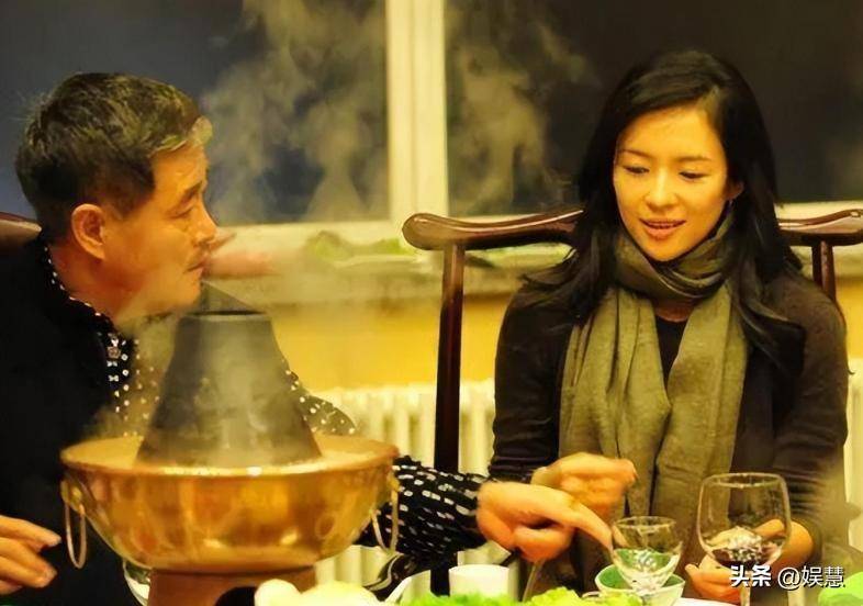 章子怡前往赵本山三亚家中拜访，宋小宝、程野等弟子现身