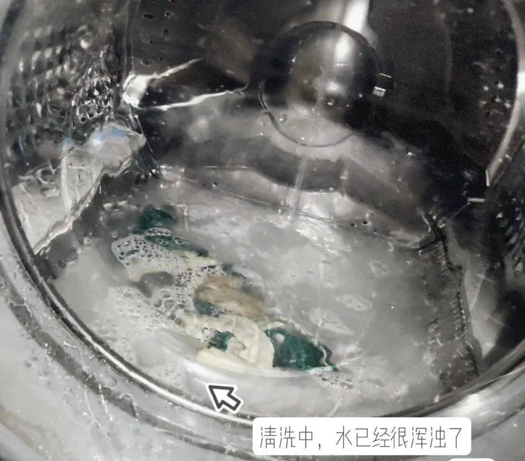 衣服用洗衣机洗，洗衣机又该怎么洗？