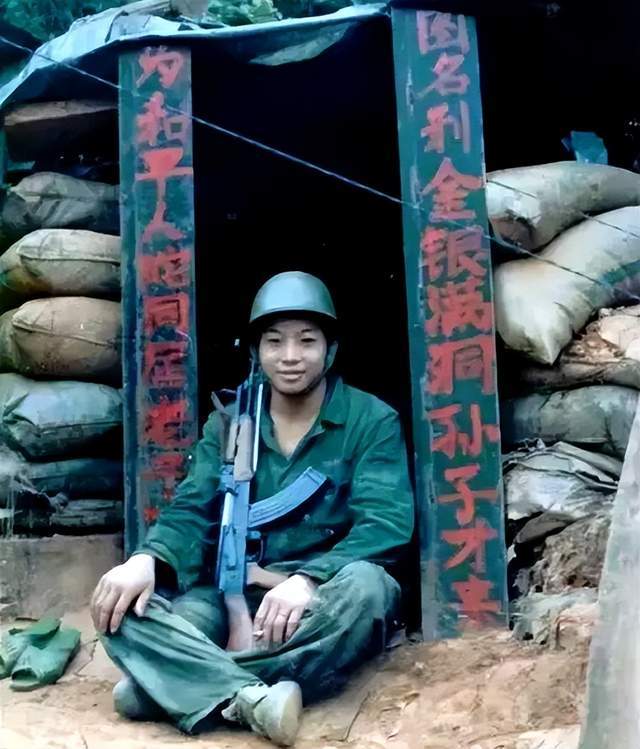 老山前线春节时，越军士兵向我军乞讨，还学唱中国歌曲