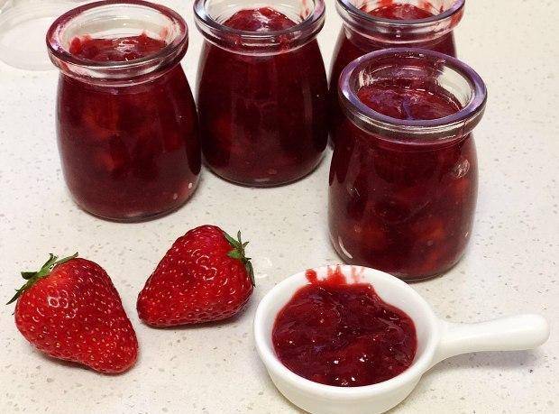 家里草莓吃不完，怎么保存更长时间？教你做草莓酱，酸甜易保存