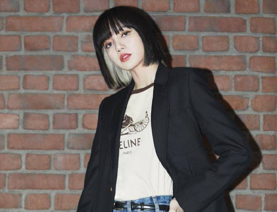 Lisa演唱会立麦唱歌绝了，全开麦稳如吞CD，绝美舞台直接封神