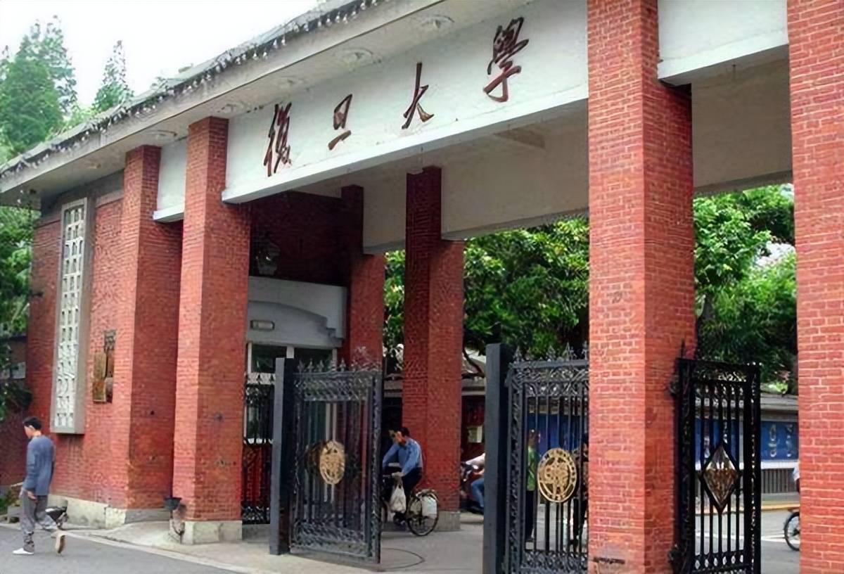 国内大学分为八个档次，四档以上基本不用愁就业，考生选择要慎重