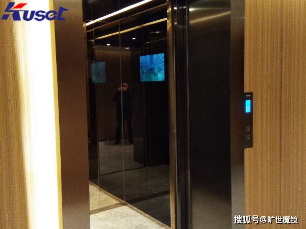电梯镜子广告机怎么用？