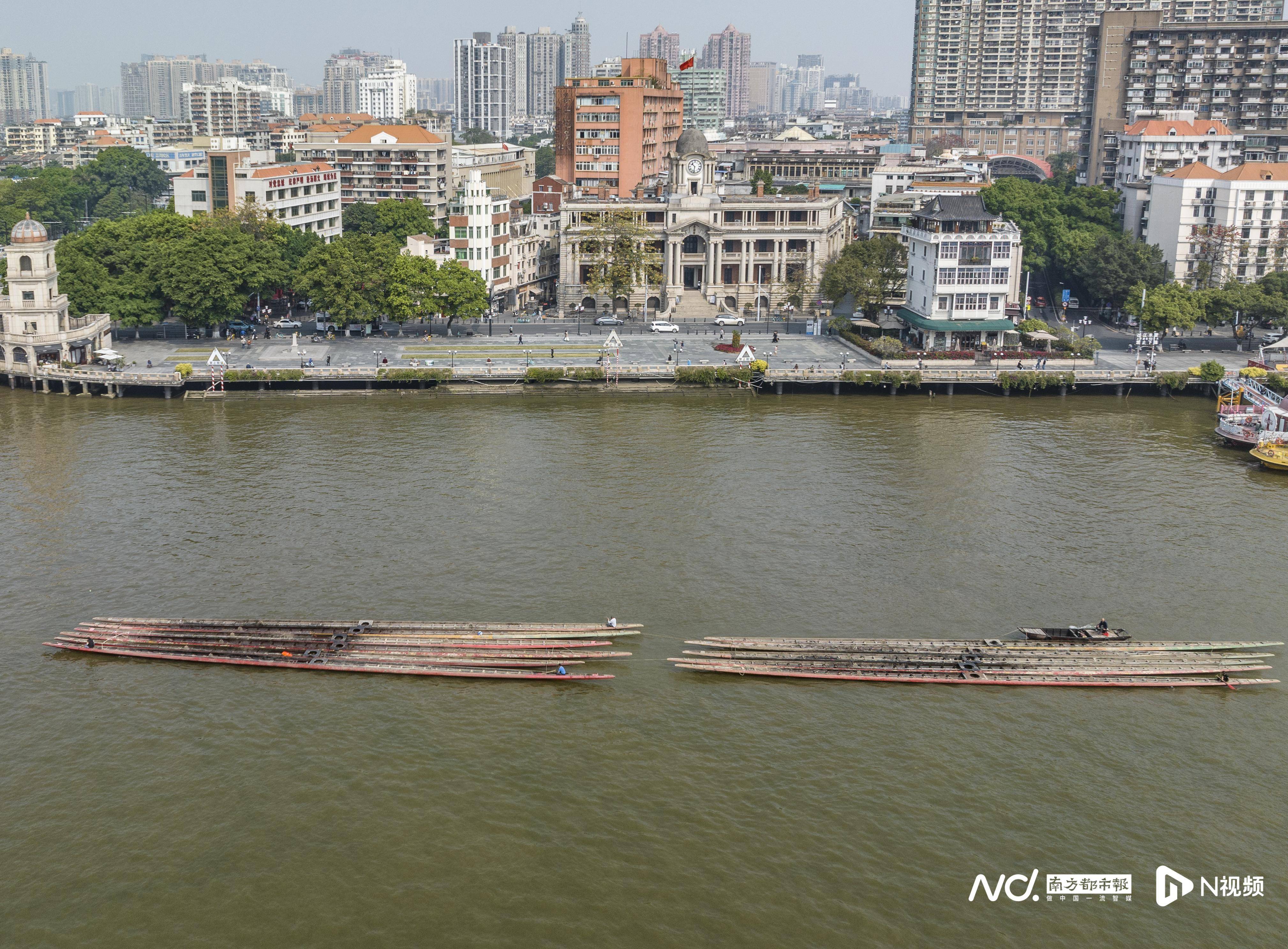 低调出巡，龙舟游过广州市区珠江河段往船厂装身待竞渡再起