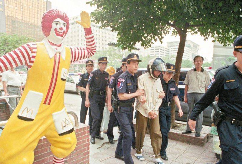 台湾史上最高悬赏，炸弹勒索麦当劳的背后，竟只是为了筹钱结婚