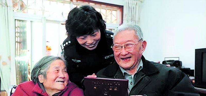 88年台湾老兵回大陆探亲，发妻哭着问：你在台湾结婚了，我咋办？