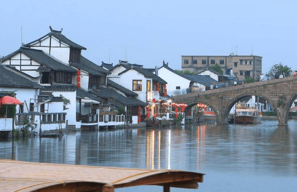 上海“四大古镇”之一，至今1700多年历史，免费开放风景不输乌镇