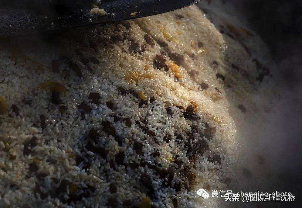 抓饭，江南的稻米新疆的羊肉融合成美味佳肴